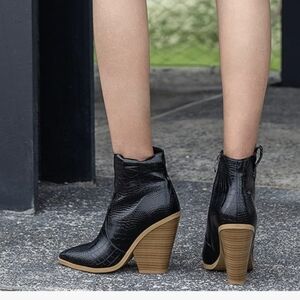 Barn Babe Women's  BLACK Croc Embossed Leather Ankle Heel Boot Size 7